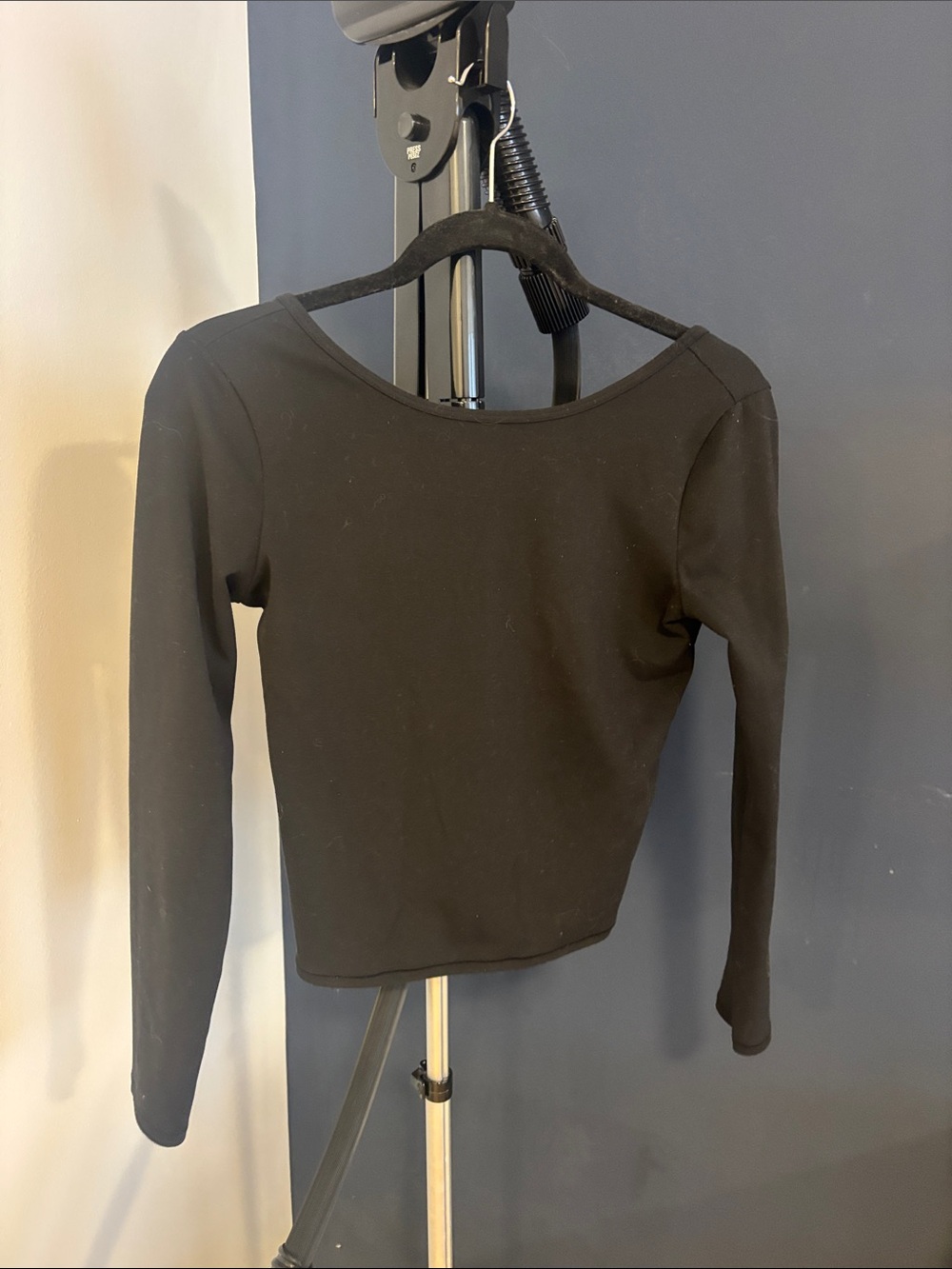 Gap Gapfit Women's Black Long-Sleeve Scoop Neck Top size Medium Petite